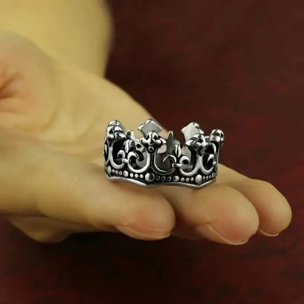Classic Retro Crown King Ring – Unisex Punk-Inspired Fashion Jewelry for Men & Women - Image 4